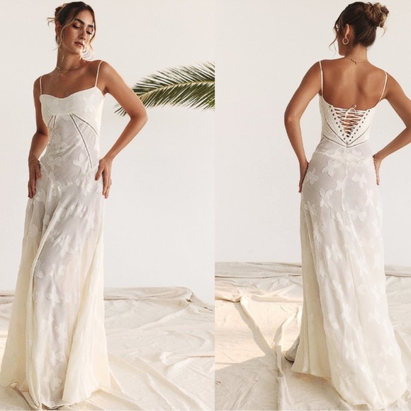 House of CB Dresses & Skirts - ❌SOLD❌HOUSE OF CB Seren Floral Lace Back Maxi Dress in Vintage Cream New